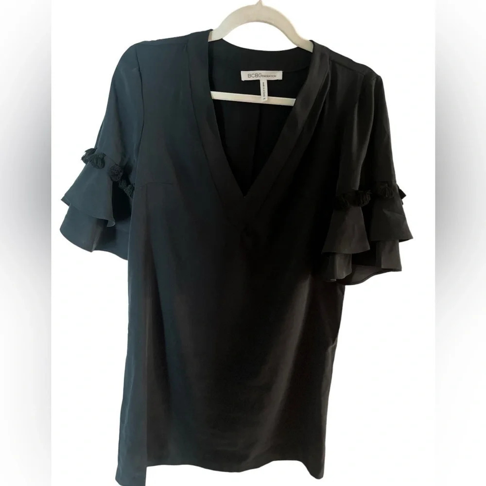 BCBgeneration black v neck shift with bell sleeves and tassels so pretty size xs - Picture 4 of 6